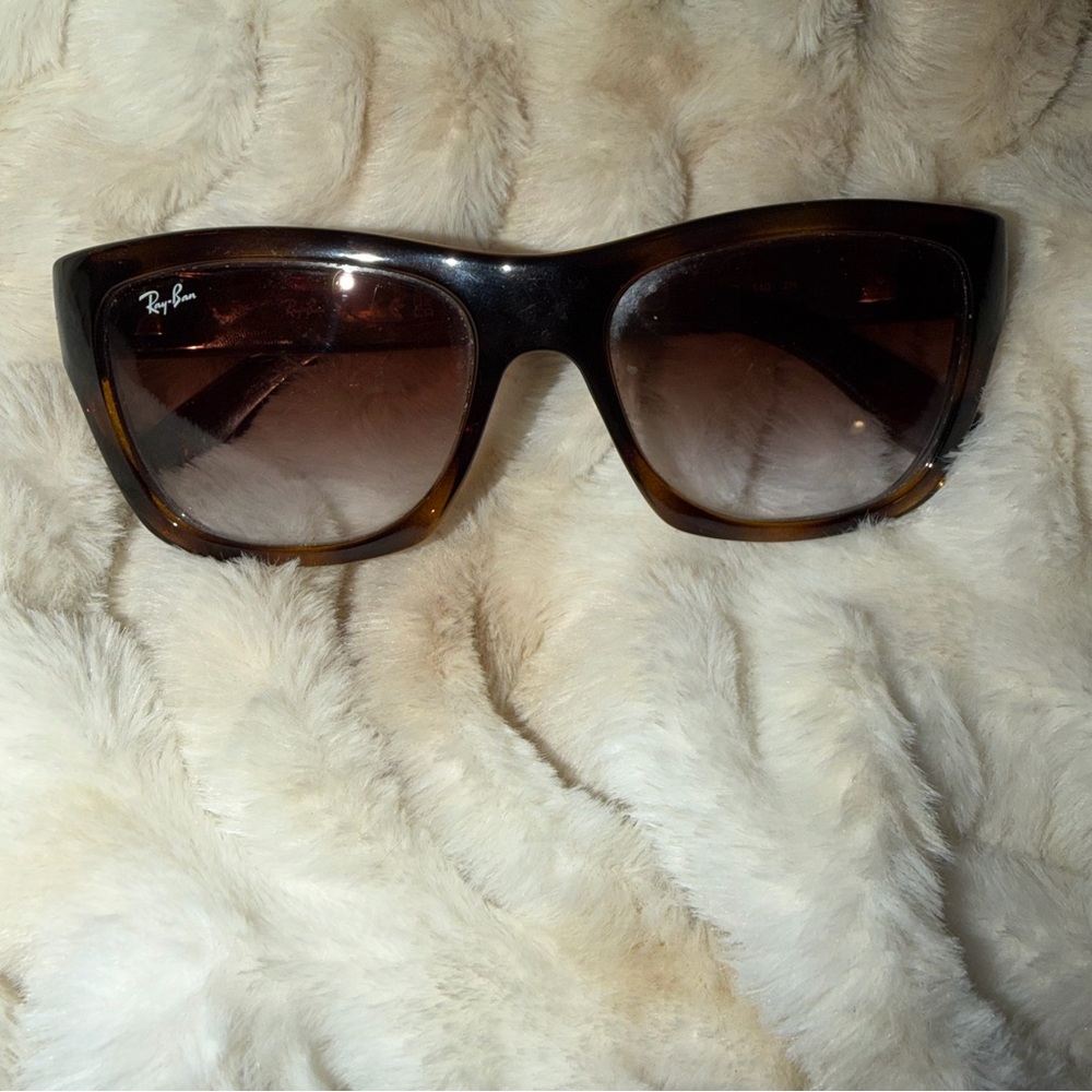 Ray-Ban RB 4194 53•17 Unisex Sunglasses